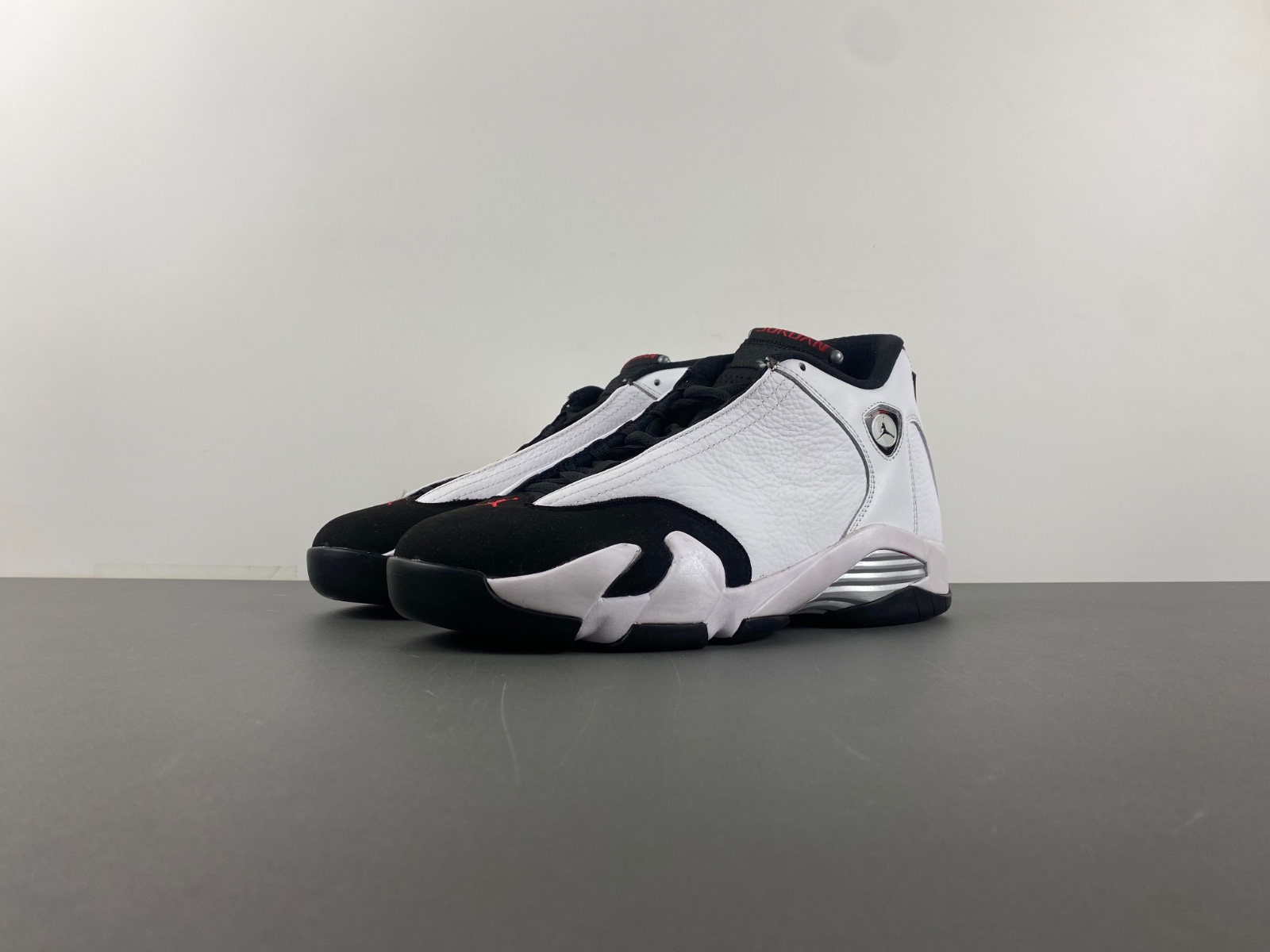 Jordan 14 Retro Black Toe (2024)    487471-160