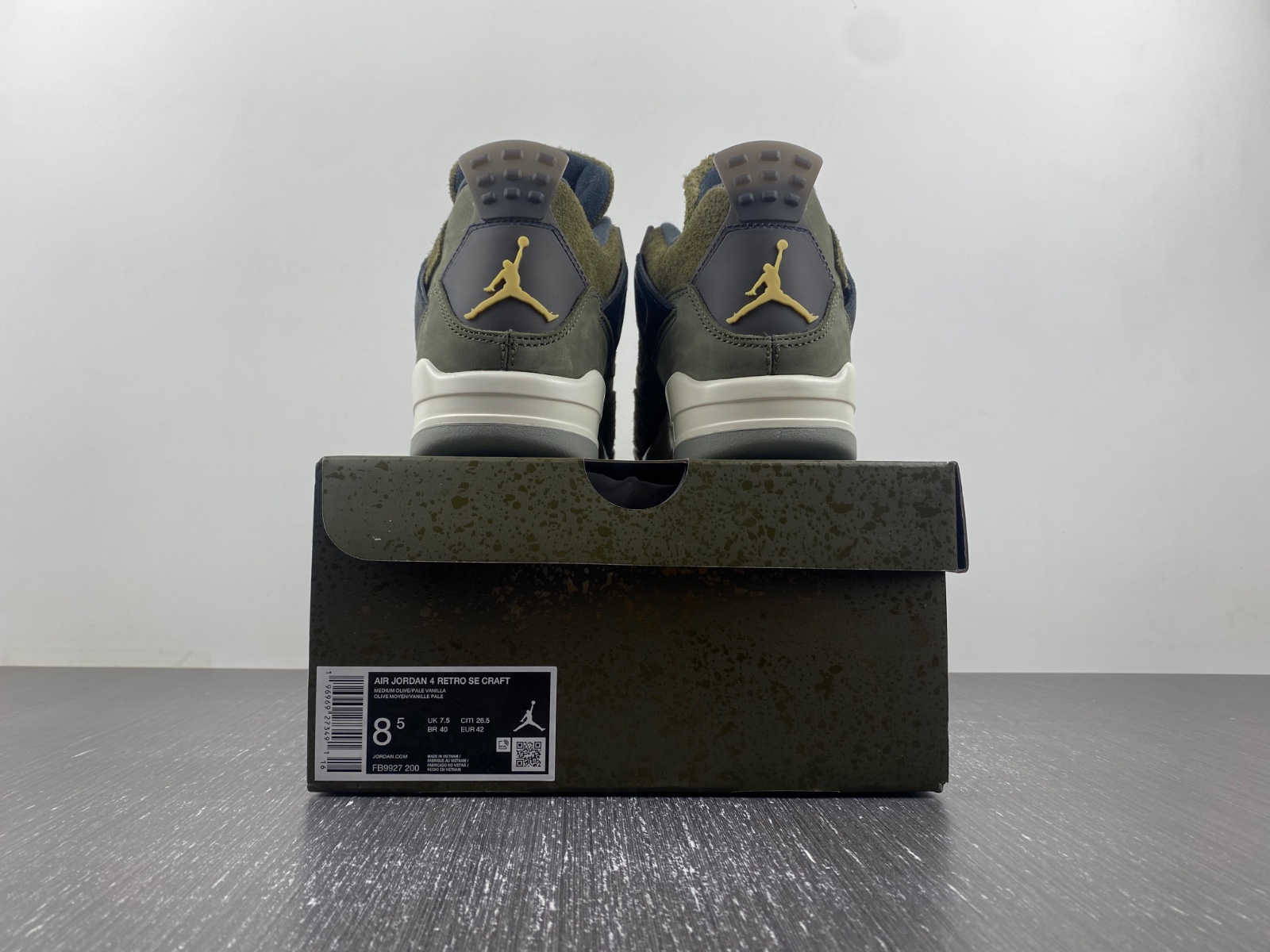 Air Jordan 4 Craft "Medium Olive" FB9927-200