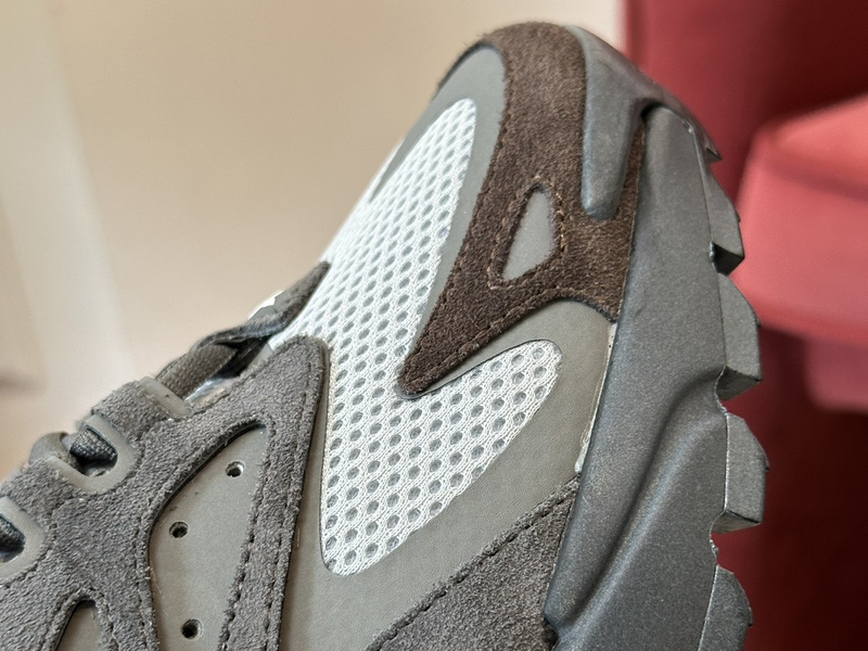 LV Runner Tatic Sneaker