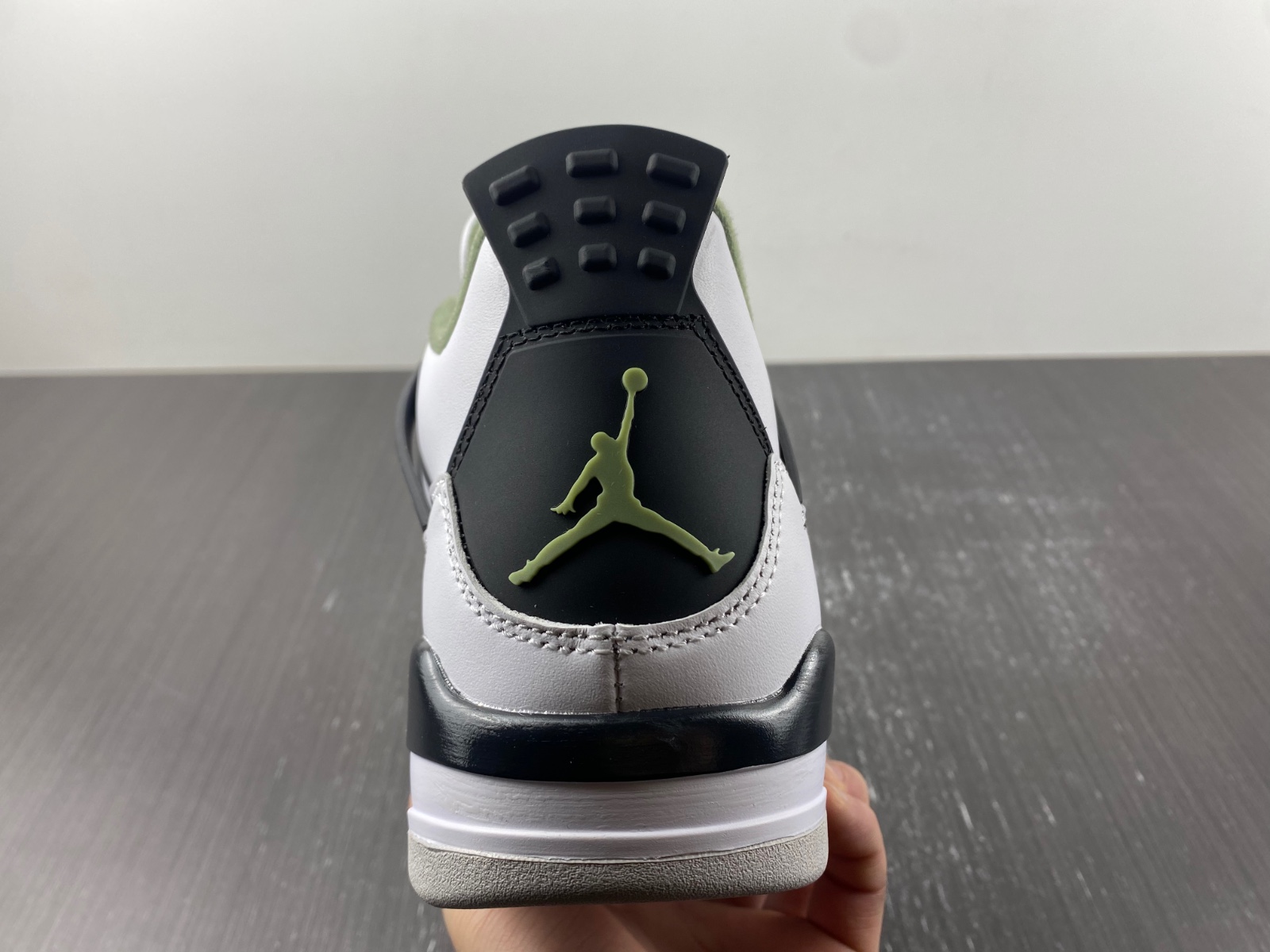 Air Jordan 4 WMNS "Oil Green" AQ9129-103