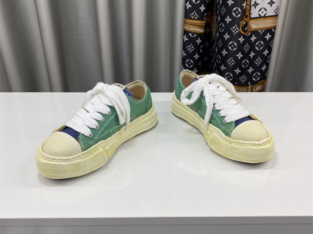Maison Mihara Yasuhiro Low-Top Sneakers MMY-034