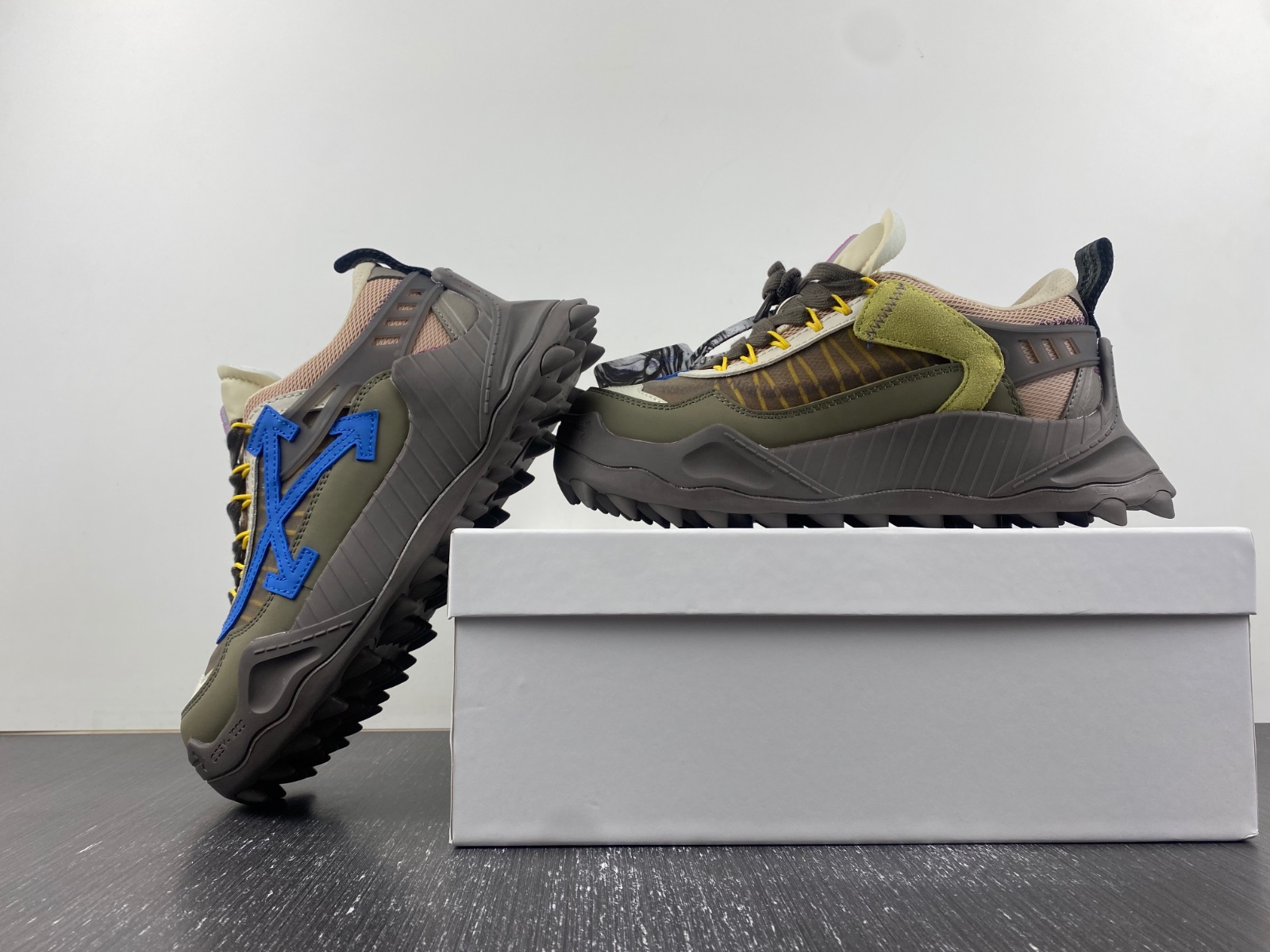 OW C/O ODSY-1000 SNEAKERS