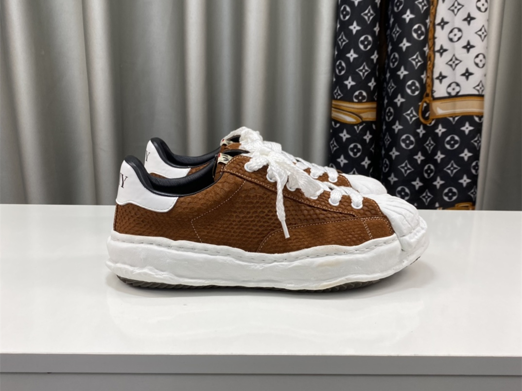 Maison Mihara Yasuhiro Low-Top Sneakers MMY-028