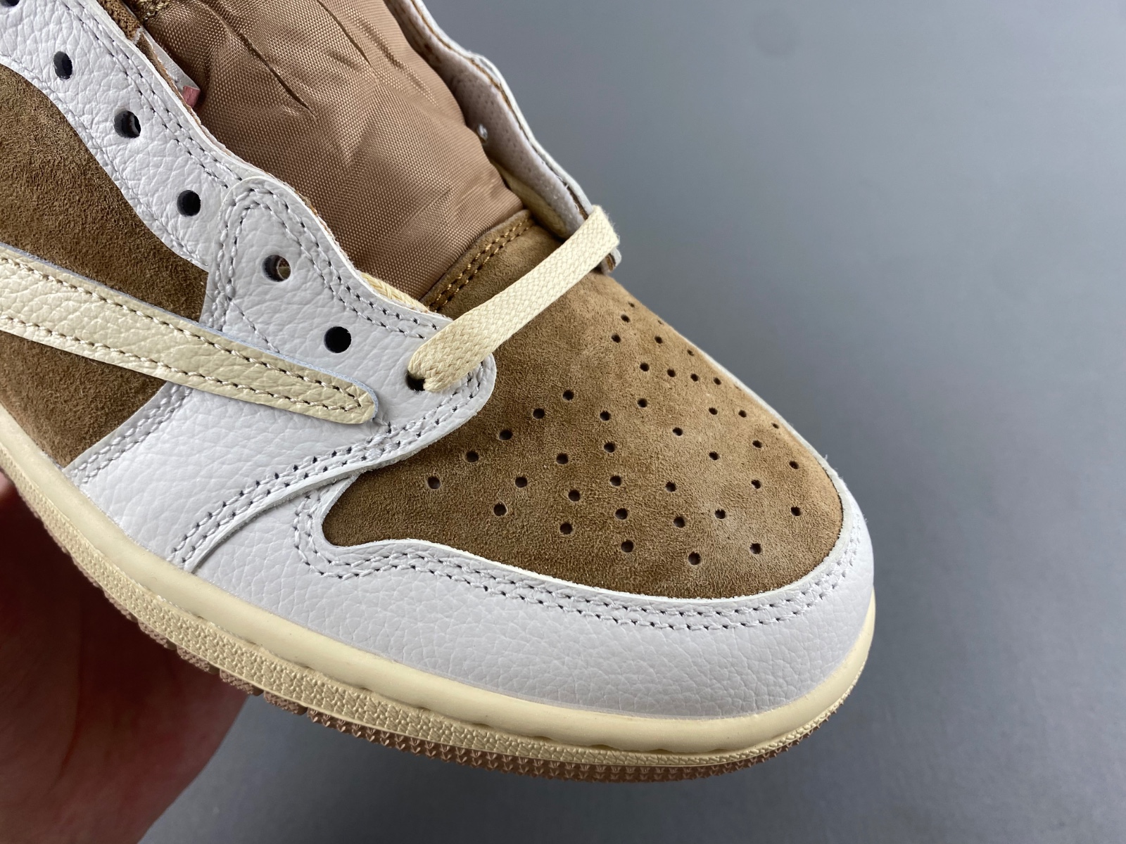 Travis Scott x Air Jordan 1 Low OG  DM7866-106