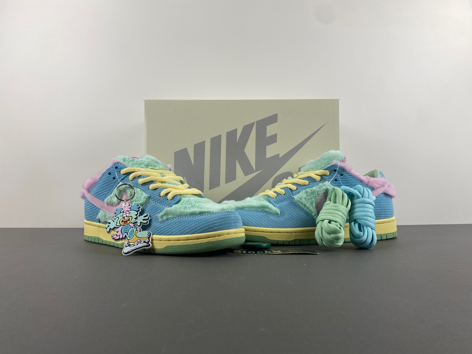 Verdy x Nike SB Dunk Low “Visty”  FN6040-400