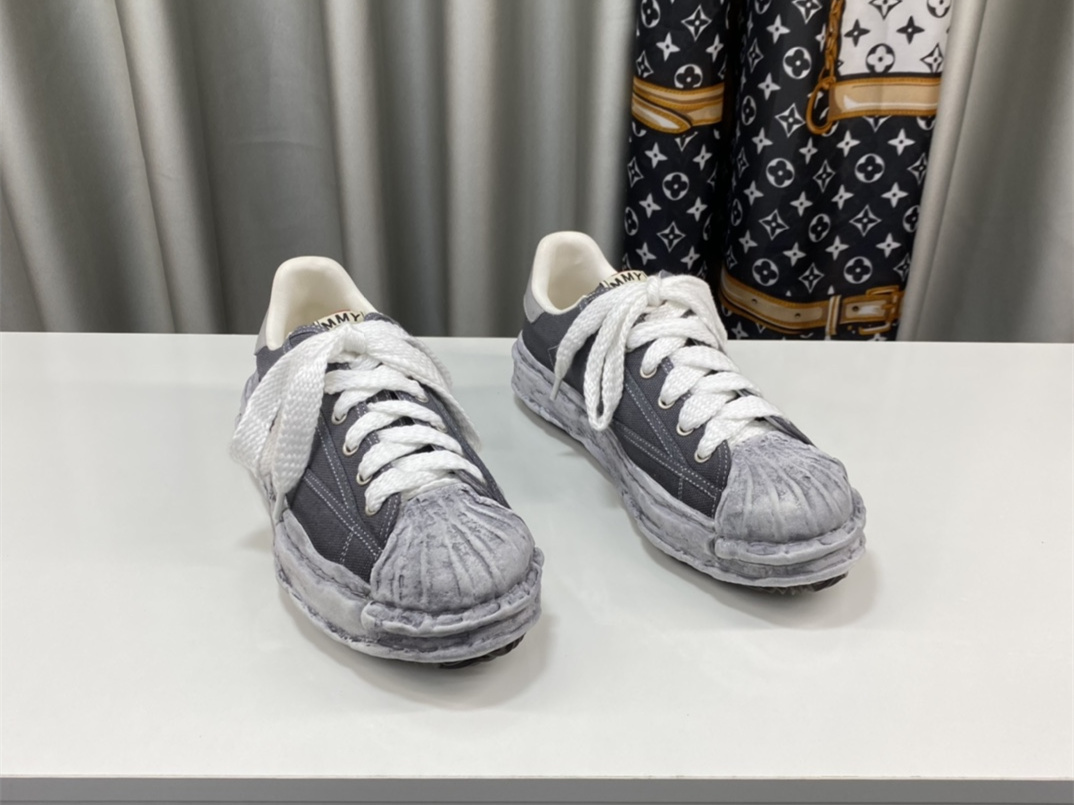 Maison Mihara Yasuhiro Low-Top Sneakers MMY-024