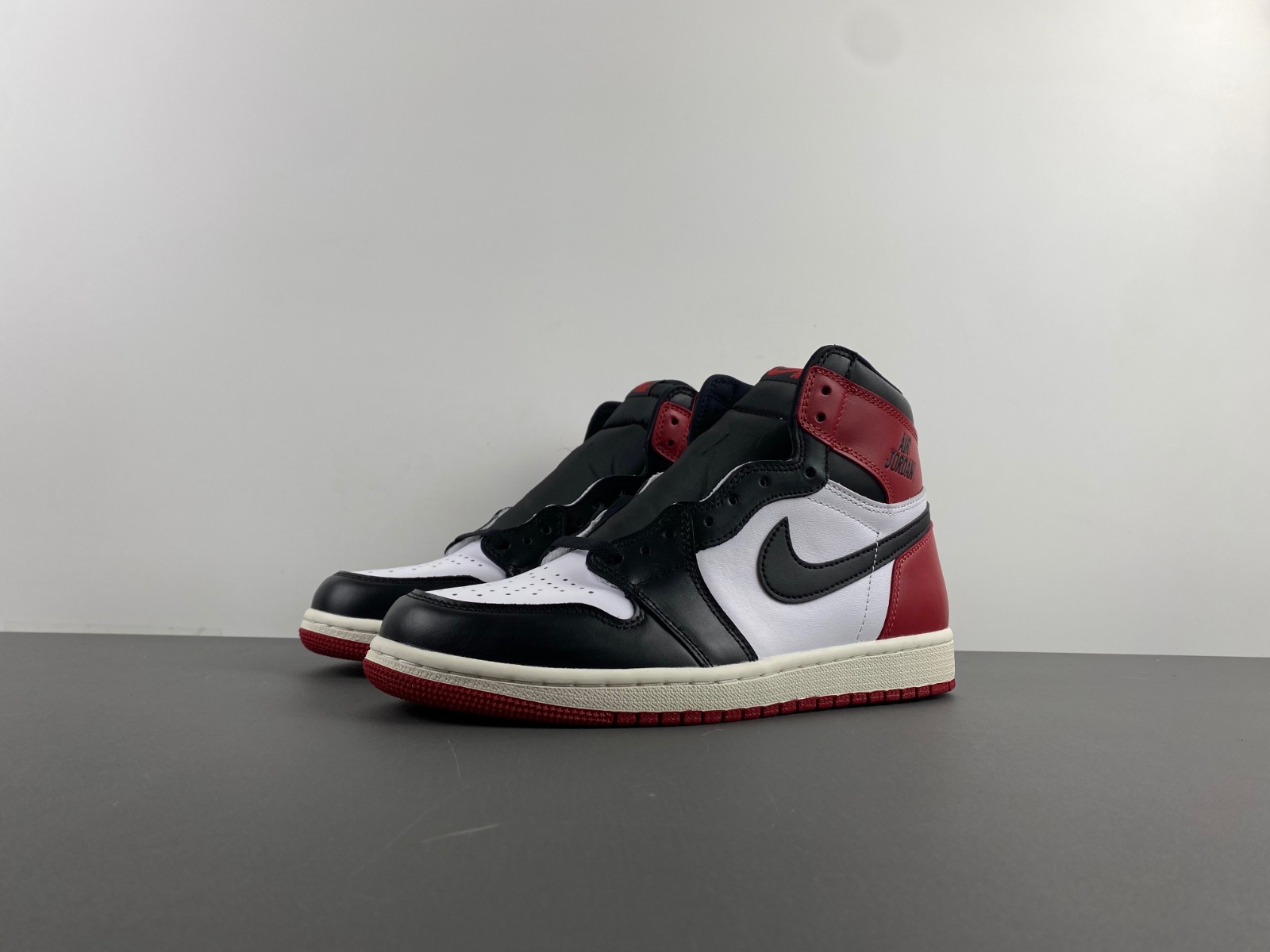 Air Jordan 1 High OG “Black Toe Reimagined”  DZ5485-106
