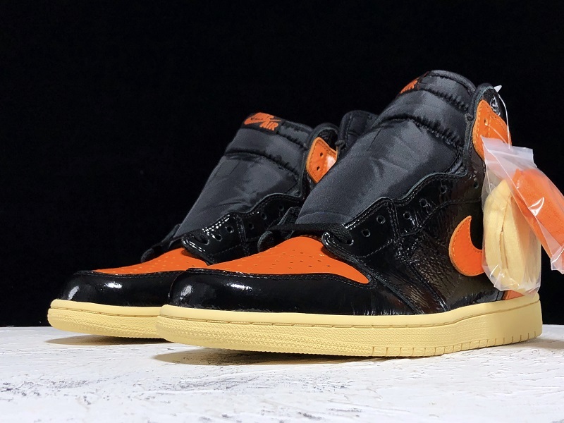 Air Jordan 1 Retro High OG "Shattered Backboard 3.0 555088-028