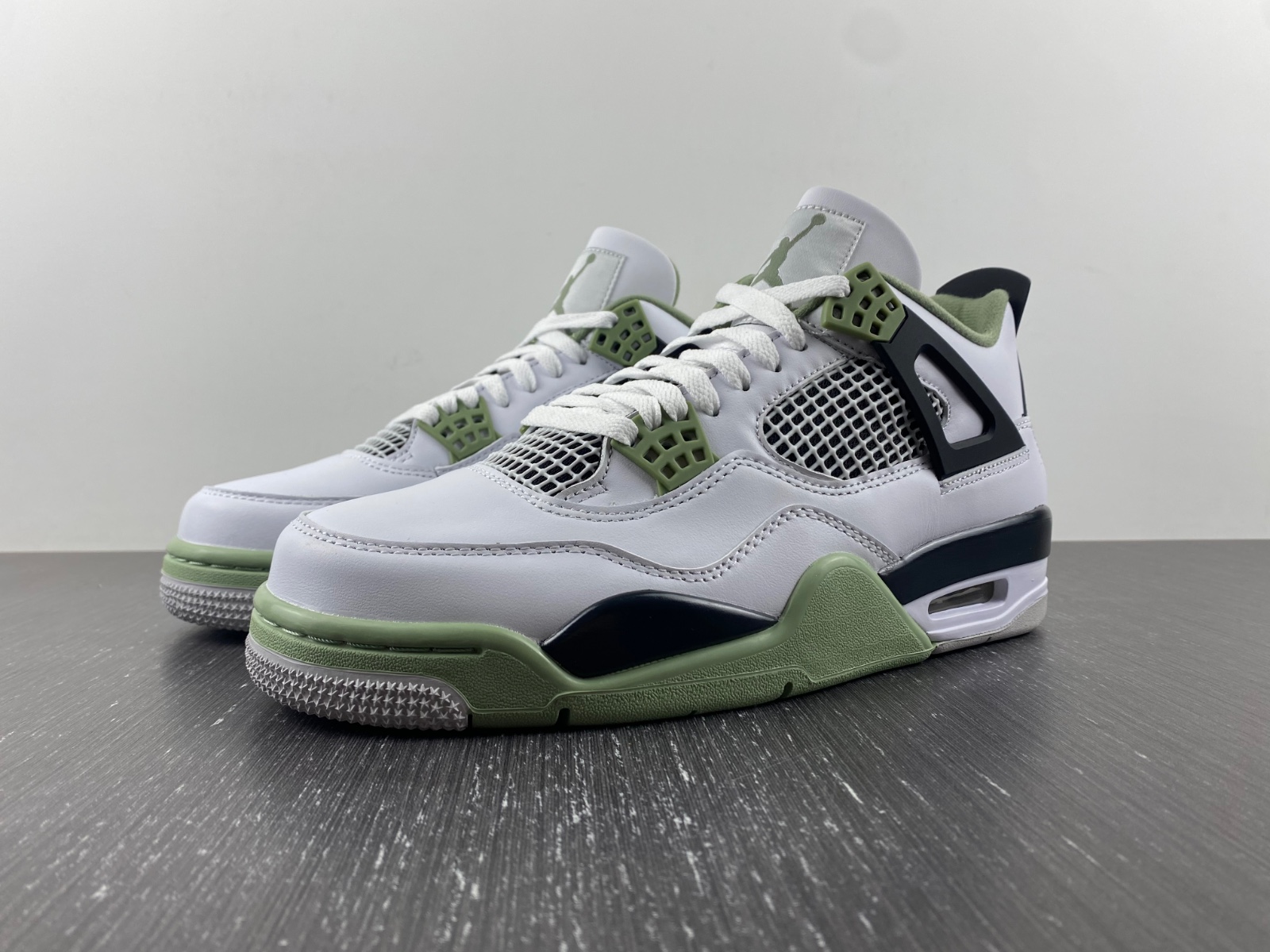 Air Jordan 4 WMNS 
