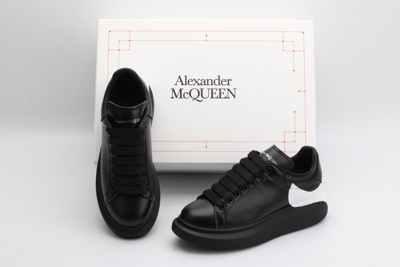MCQUEEN OVERSIZED SNEAKER