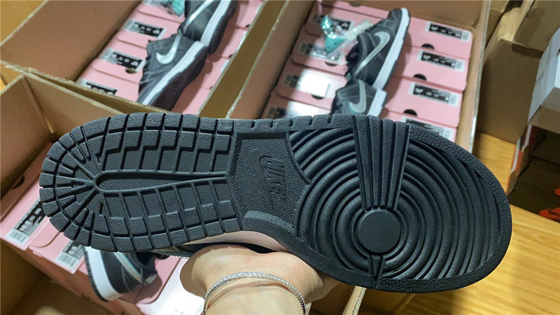 Nike SB Dunk Low Diamond Supply Co Black Diamond BV1310-001