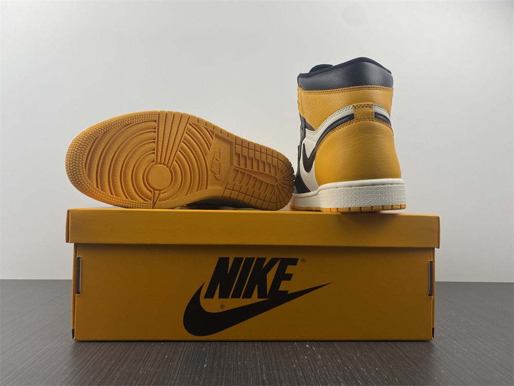 Air Jordan 1 High OG "Yellow Toe" 555088