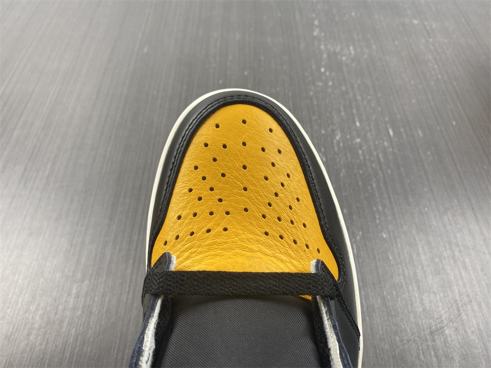 Air Jordan 1 High OG "Yellow Toe" 555088