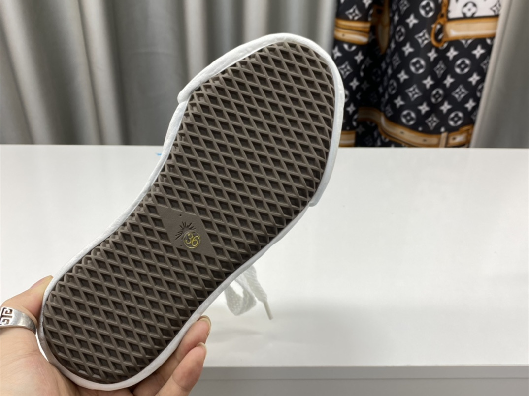 Maison Mihara Yasuhiro Low-Top Sneakers MMY-033