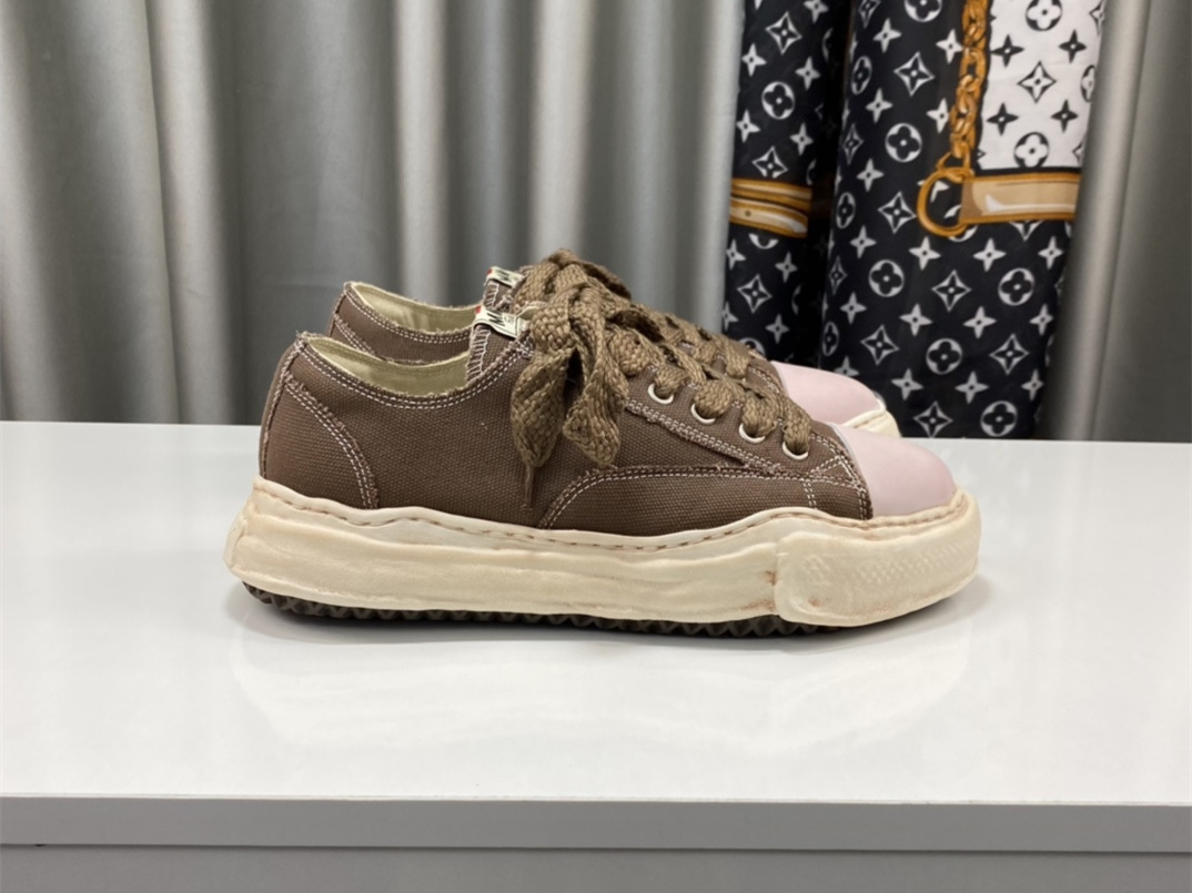 Maison Mihara Yasuhiro Low-Top Sneakers MMY-036