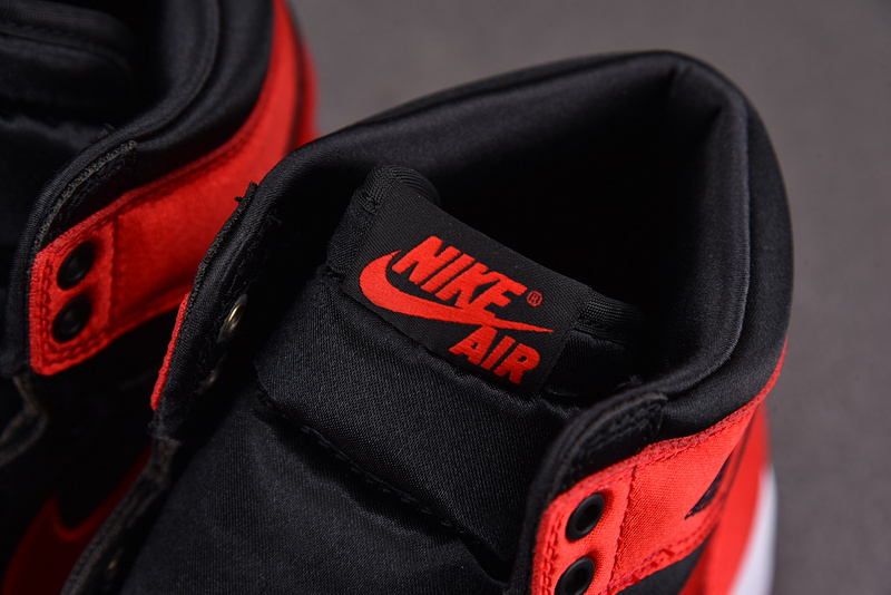 Air Jordan 1 High OG WMNS Satin Bred FD4810-061