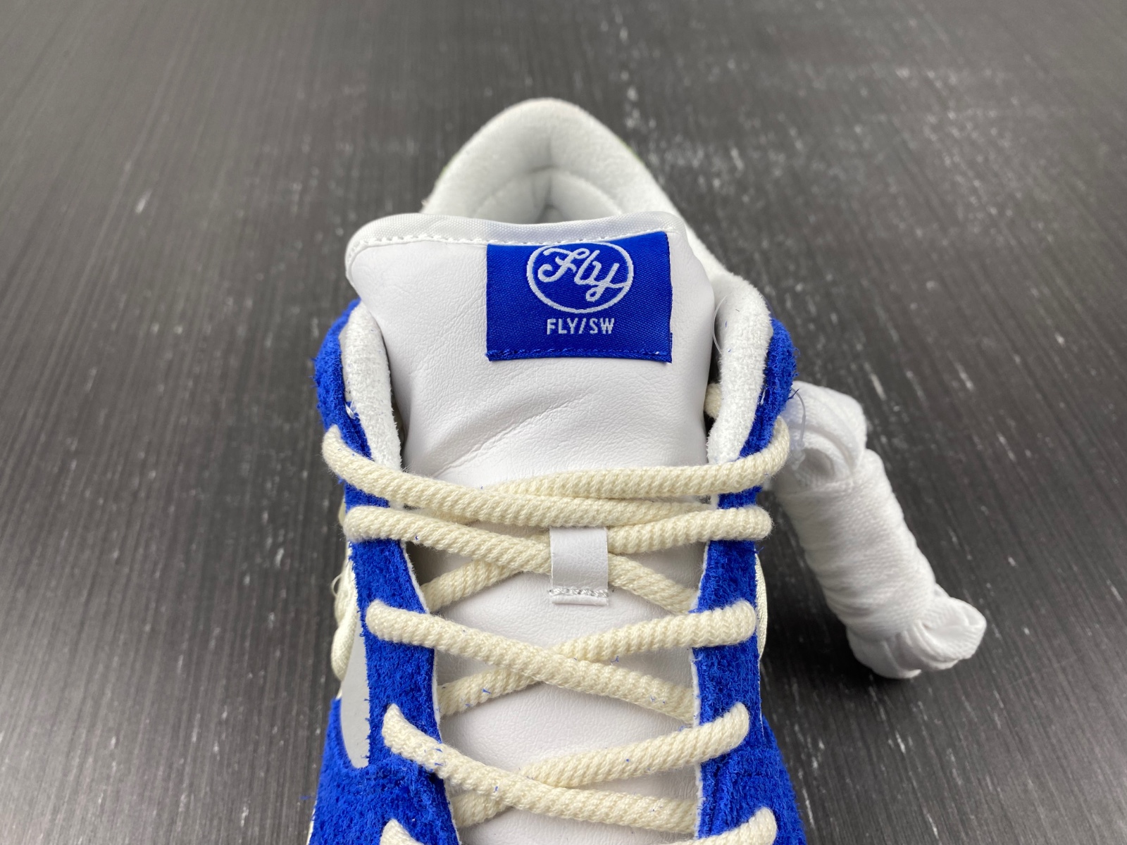 Fly Streetwear x Nike SB Dunk Low DQ5130-400