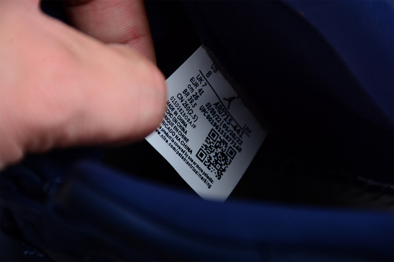 Air Jordan 11 Velvet “Midnight Navy” AR0715-441