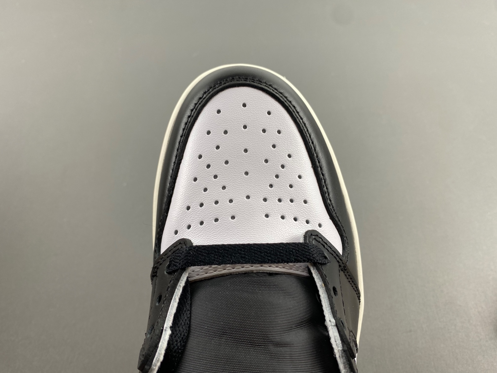 Air Jordan 1 High OG “Black Toe Reimagined”  DZ5485-106