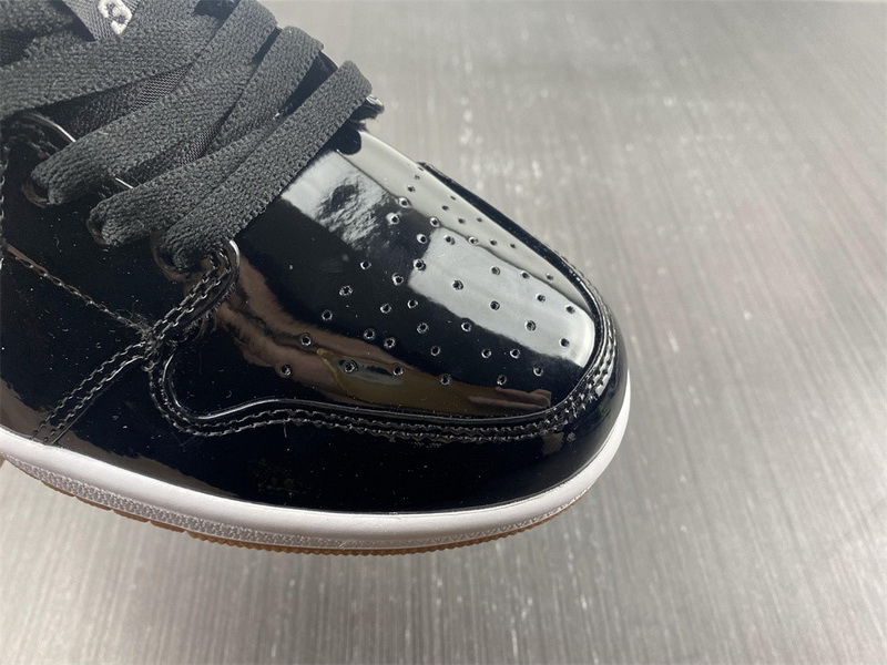 Air Jordan 1 Retro Low Black Gold Patent 554723-032