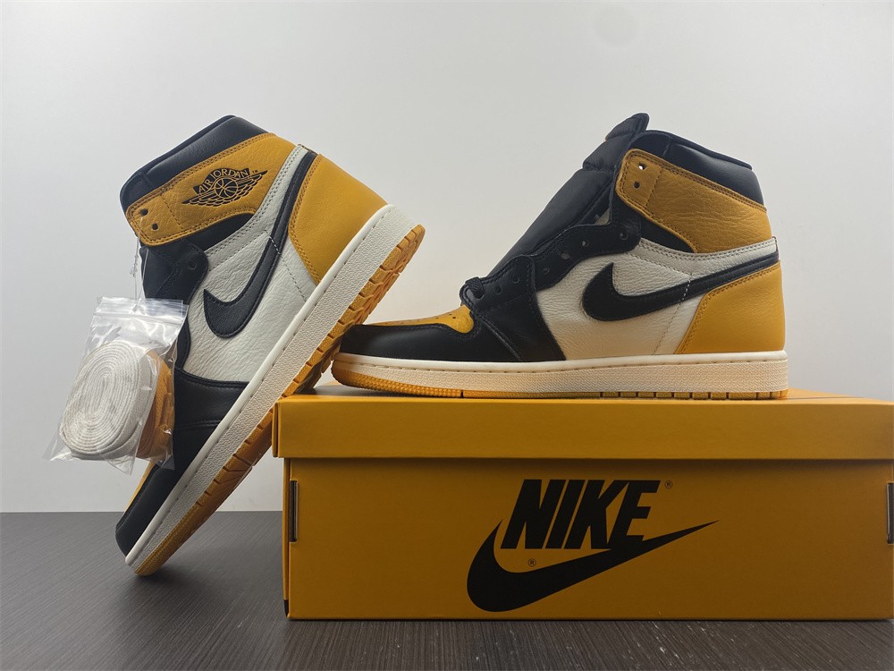 Air Jordan 1 High OG "Yellow Toe" 555088