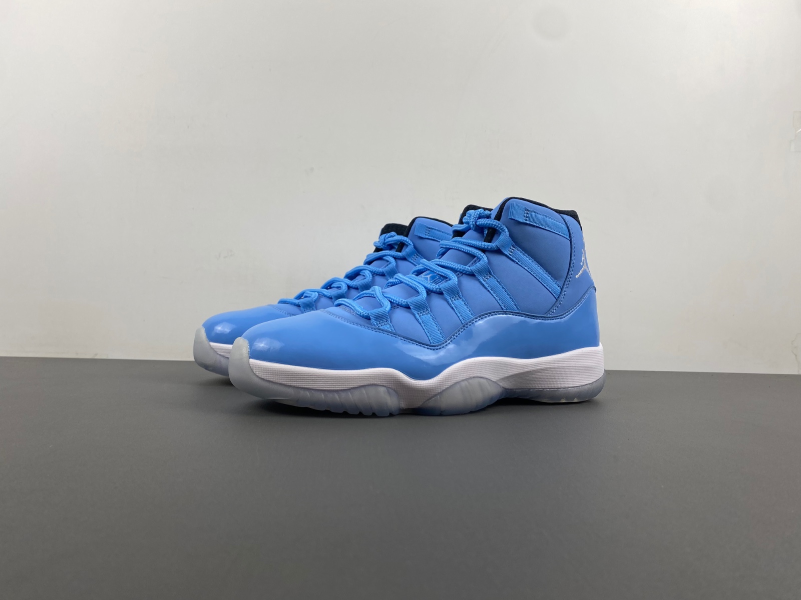 Air Jordan 11 Retro 'Ultimate Gift of Flight Pack' 717602-900