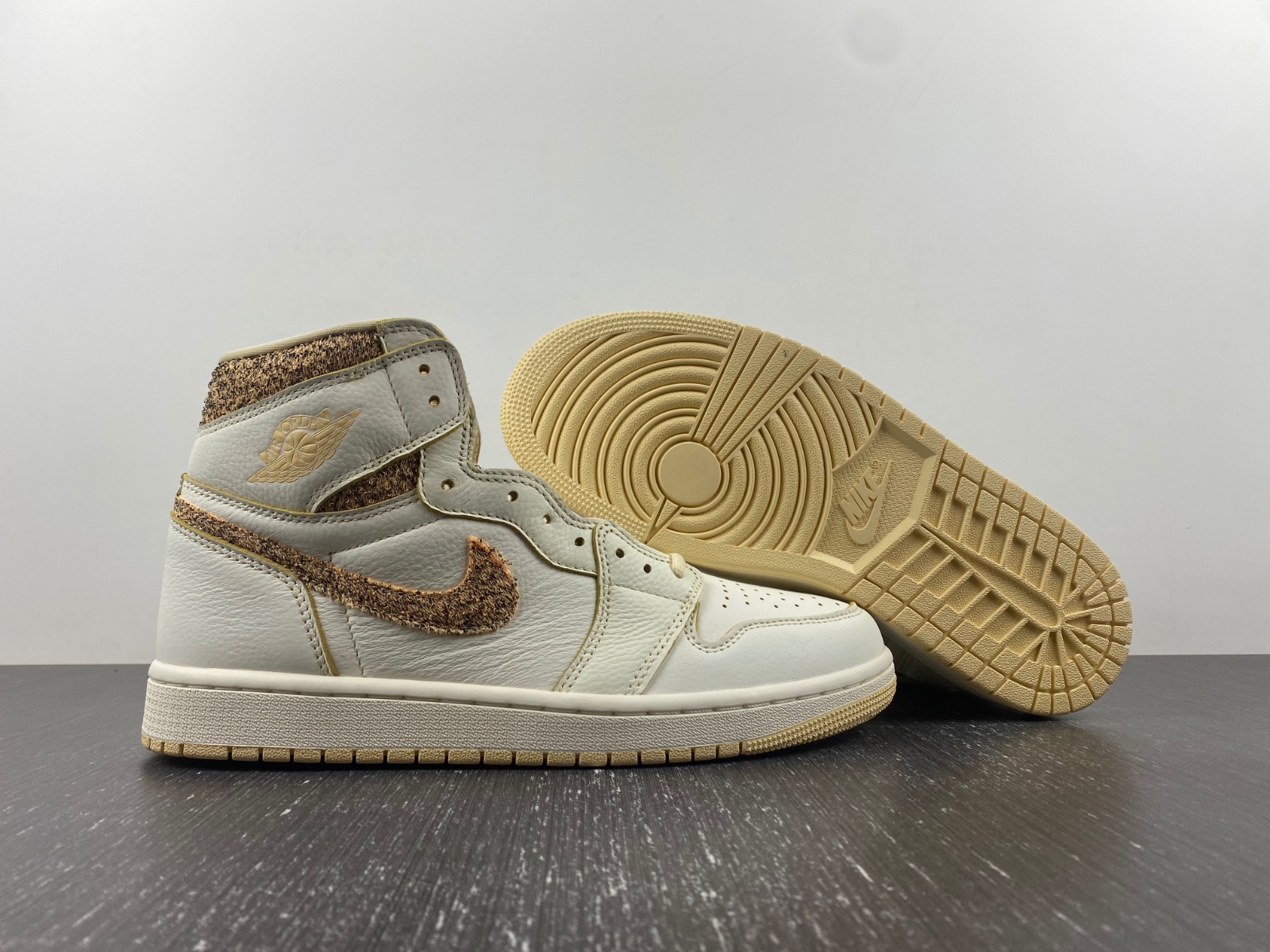 Air Jordan 1 Vibrations of Naija FD8631-100
