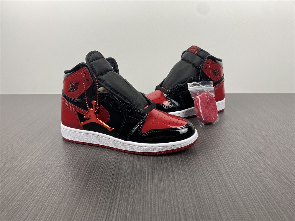 Air Jordan 1 Bred Patent Leather 555088-063