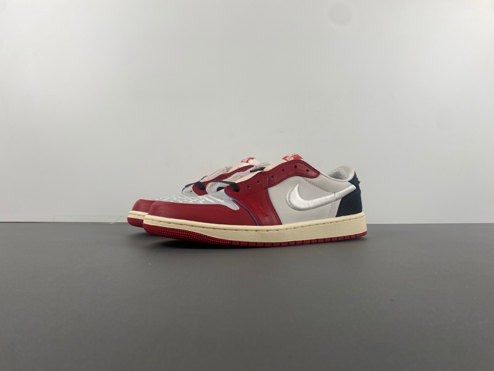 Trophy Room x Air Jordan 1 Low OG “Rookie Card: Home”   HV6157-100