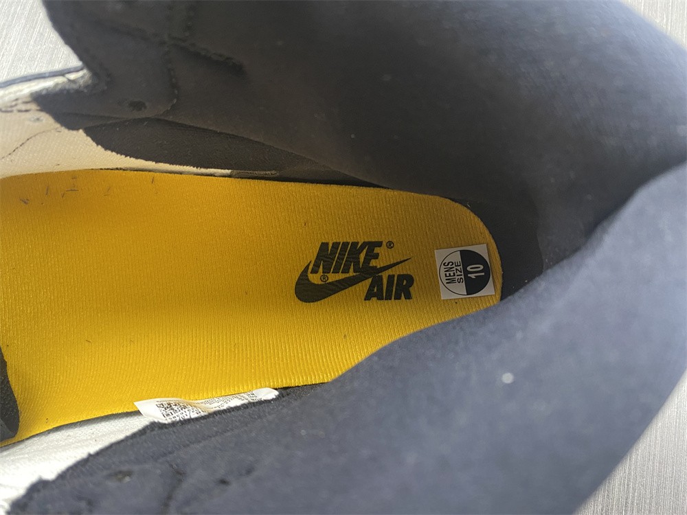 Air Jordan 1 High OG "Yellow Toe" 555088