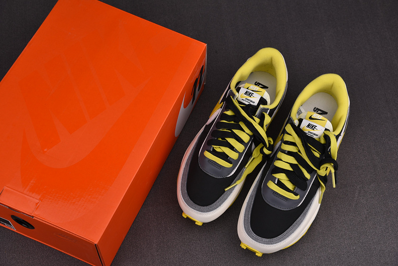 Nike Vaporwaffle sacai Sesame Dark Iris DD1875-500