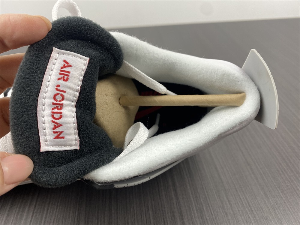 Air Jordan 4 White Cement  840606-192