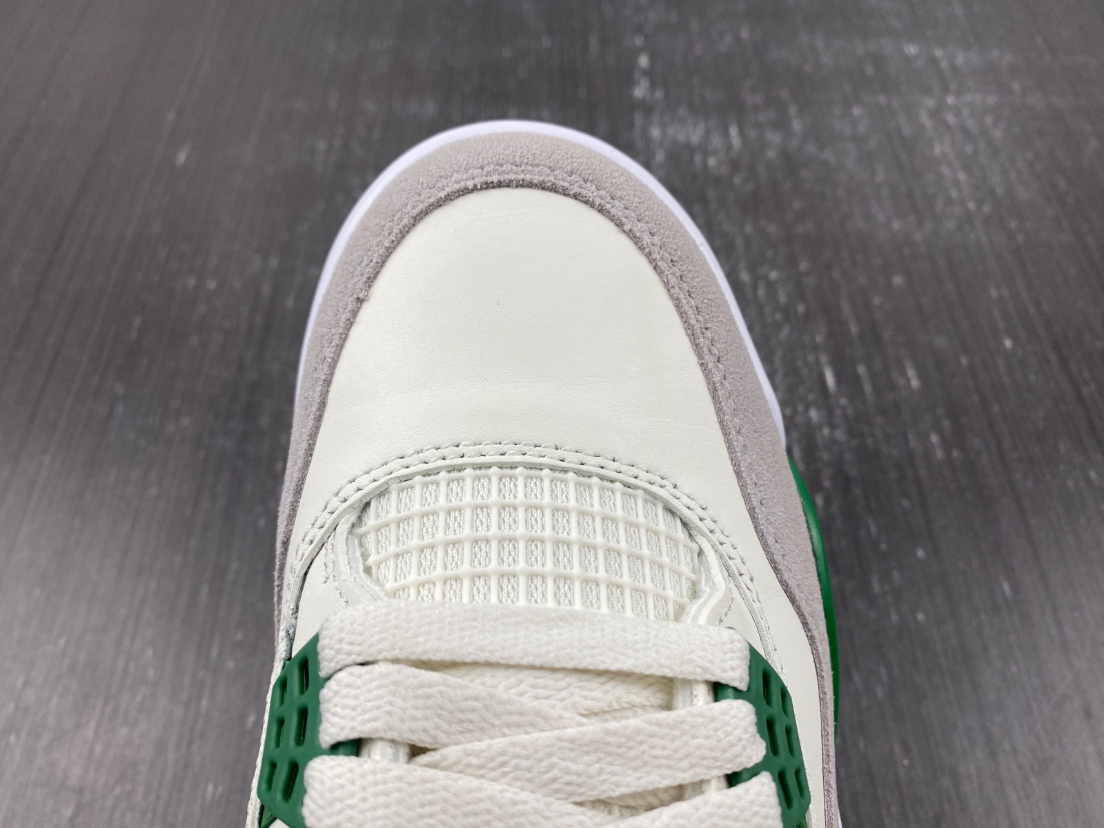 Air Jordan 4 Retro SB Pine Green DR5415-103