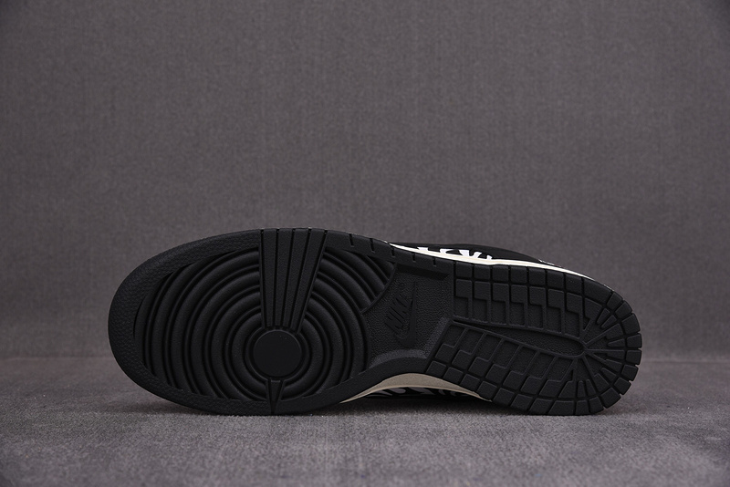 Quartersnacks x Nike SB Dunk Low Zebra DM3510-001