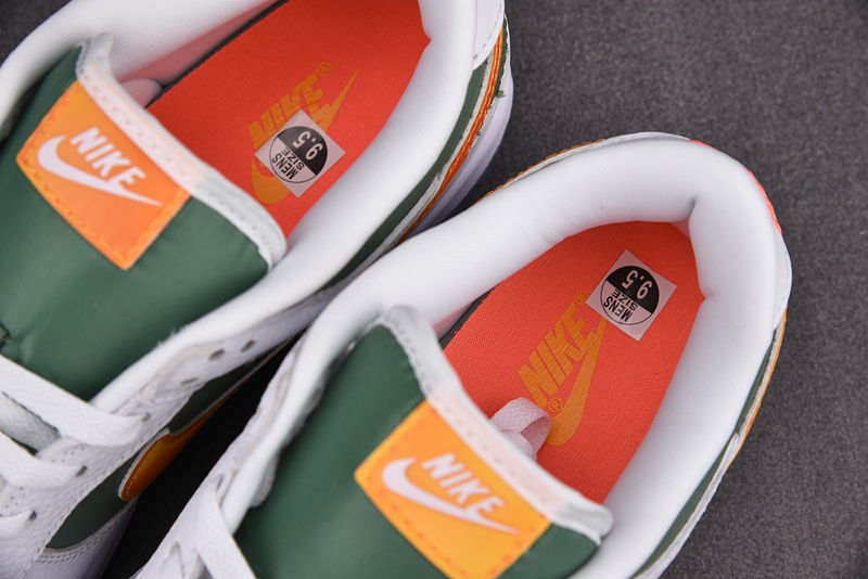 Nike Dunk Low SE NY vs. NY - DN2489-300