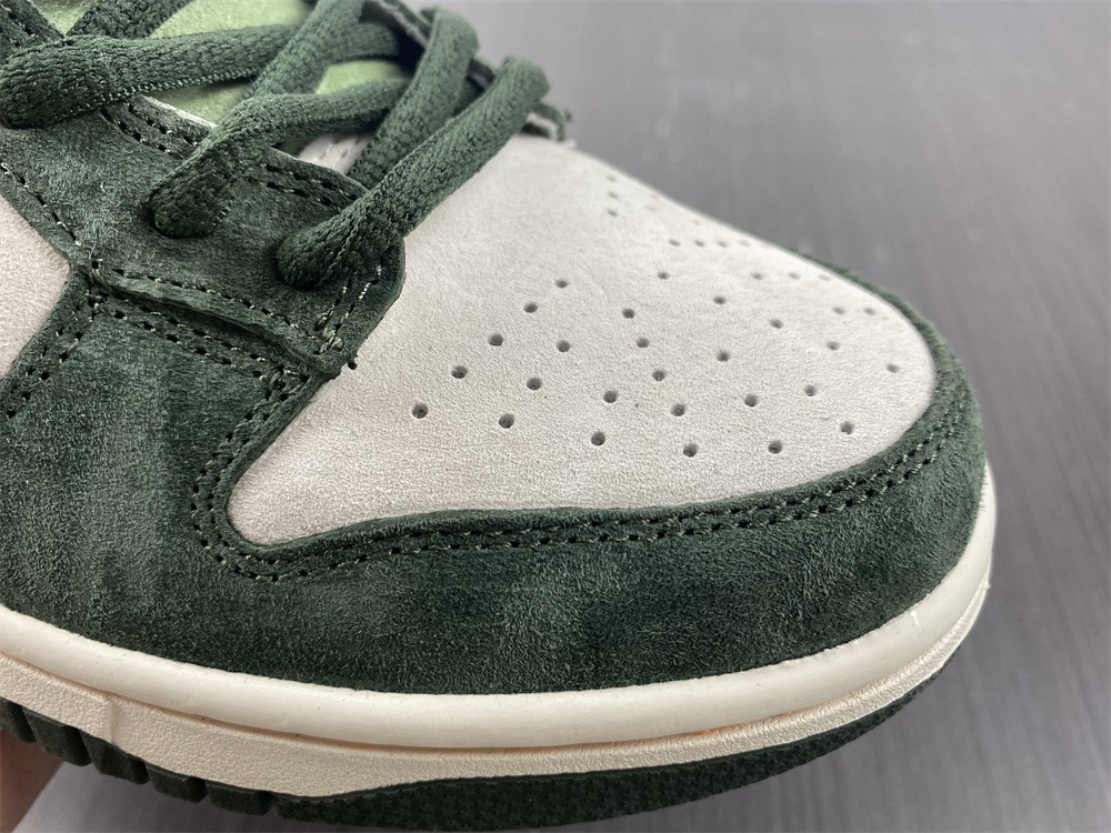 Katsuhiro Otomo x Nike Dunk Low "Steam Boy"