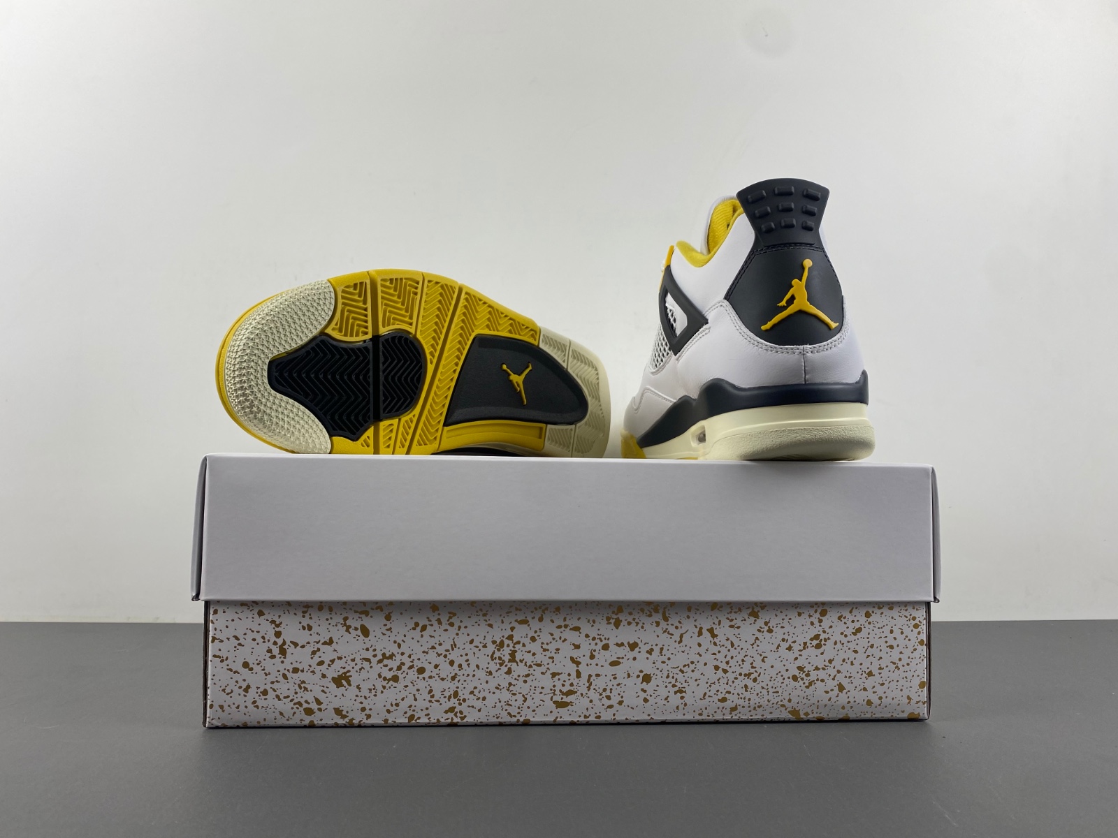 Air Jordan 4  "Vivid Sulfur" AQ9129-101