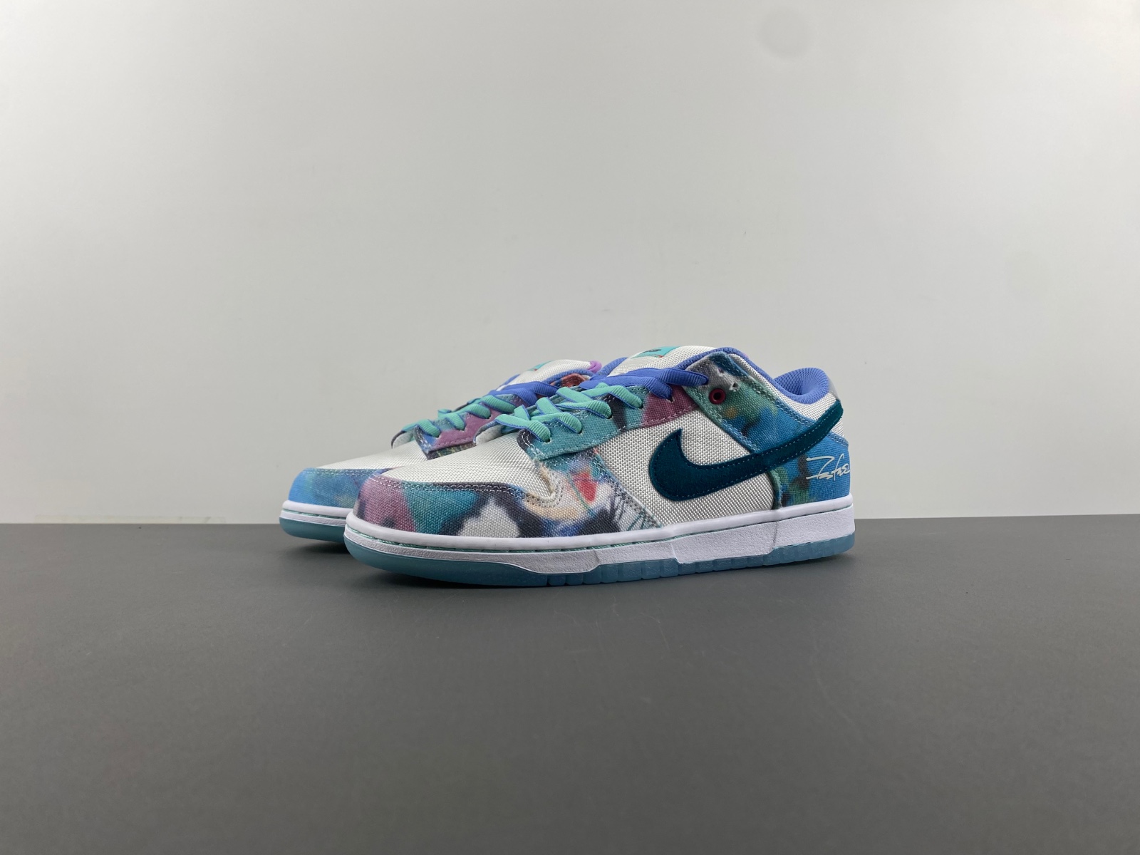 Futura Laboratories x Nike SB Dunk Low FL  HF6061-400
