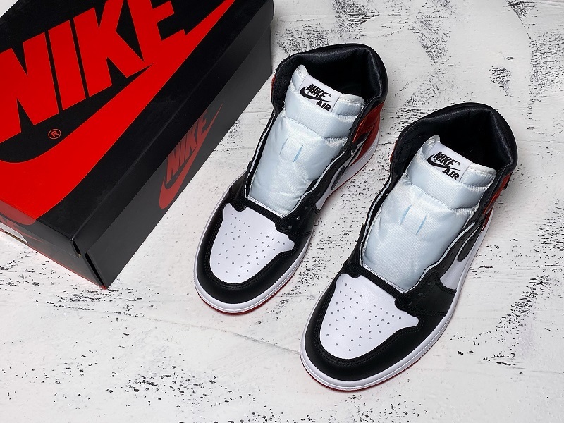 Air Jordan 1 High OG "Satin Black Toe" - CD0461-016
