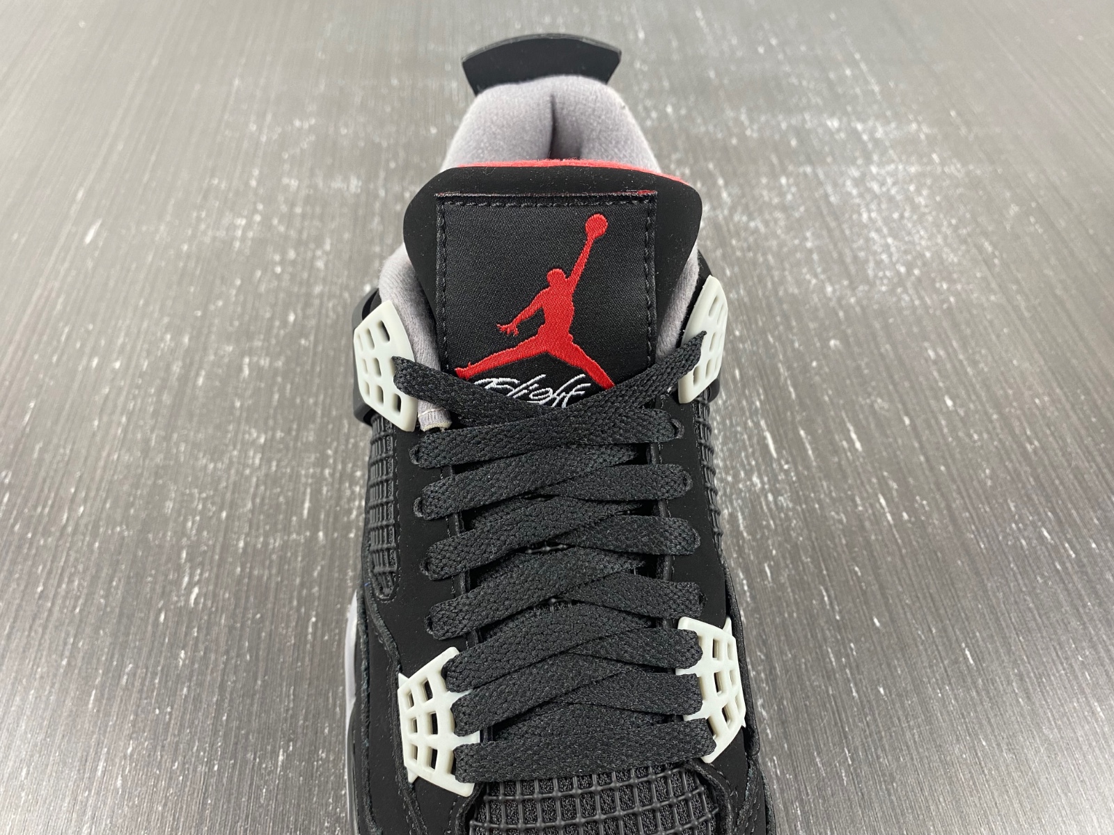Air Jordan 4 SB bred