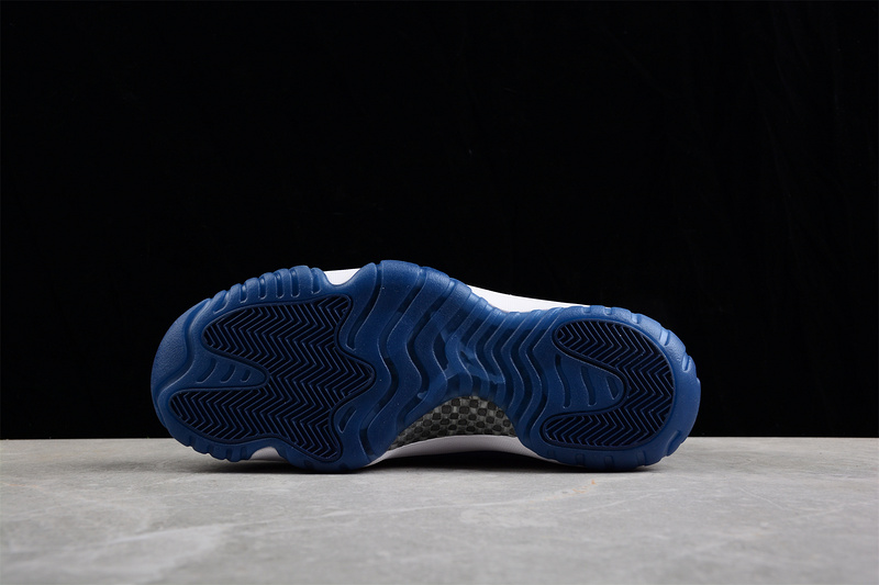 Air Jordan 11 Velvet “Midnight Navy” AR0715-441