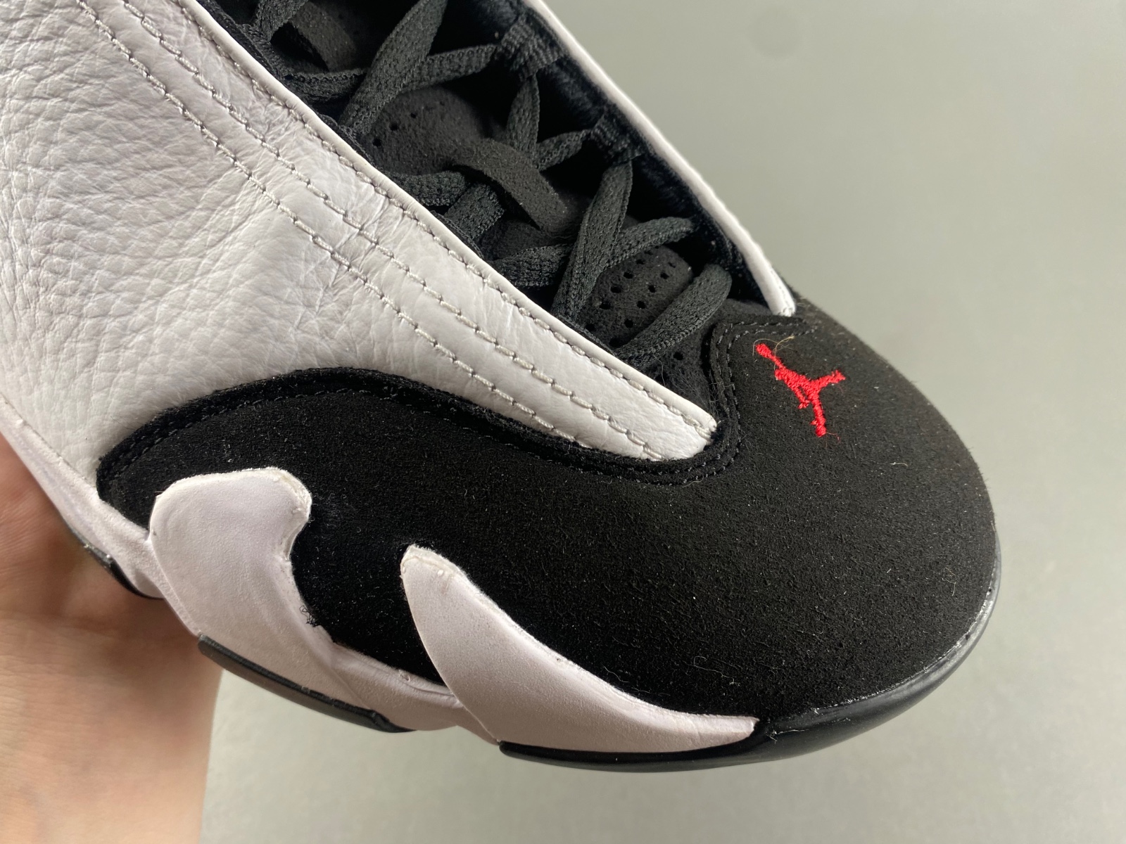 Jordan 14 Retro Black Toe (2024)    487471-160