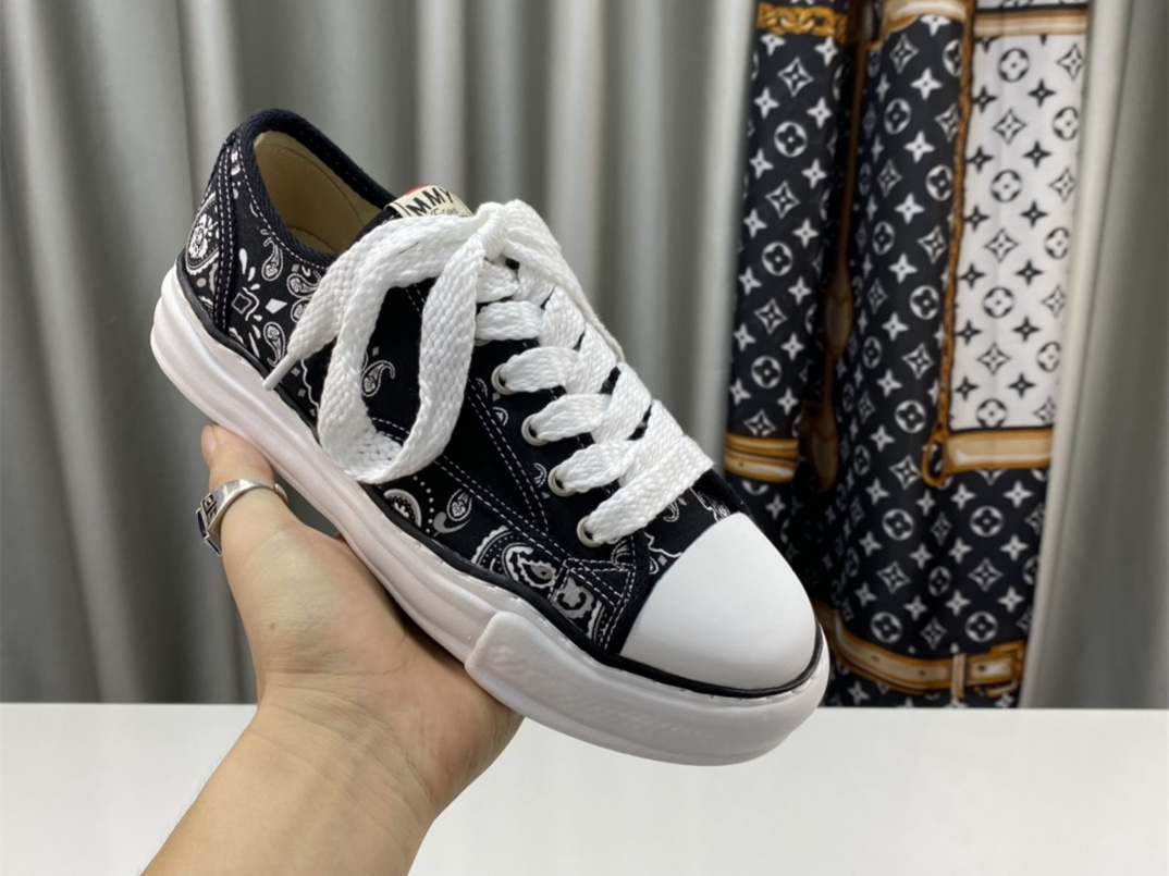 Maison Mihara Yasuhiro Low-Top Sneakers MMY-031