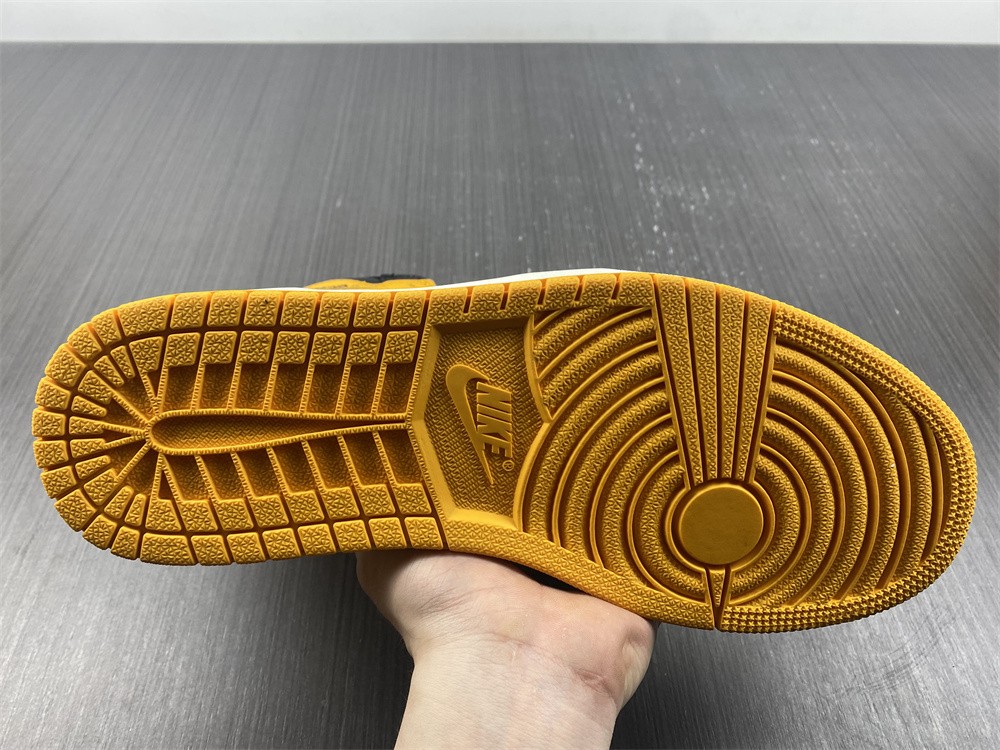 Air Jordan 1 High OG "Yellow Toe" 555088