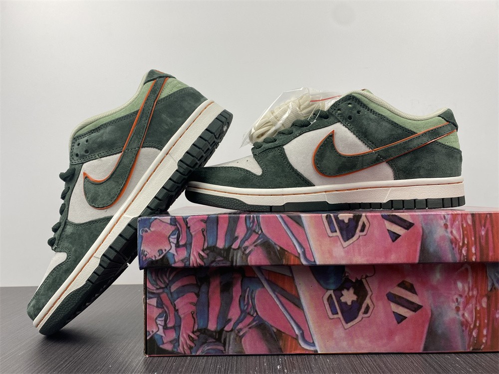 Katsuhiro Otomo x Nike Dunk Low "Steam Boy"