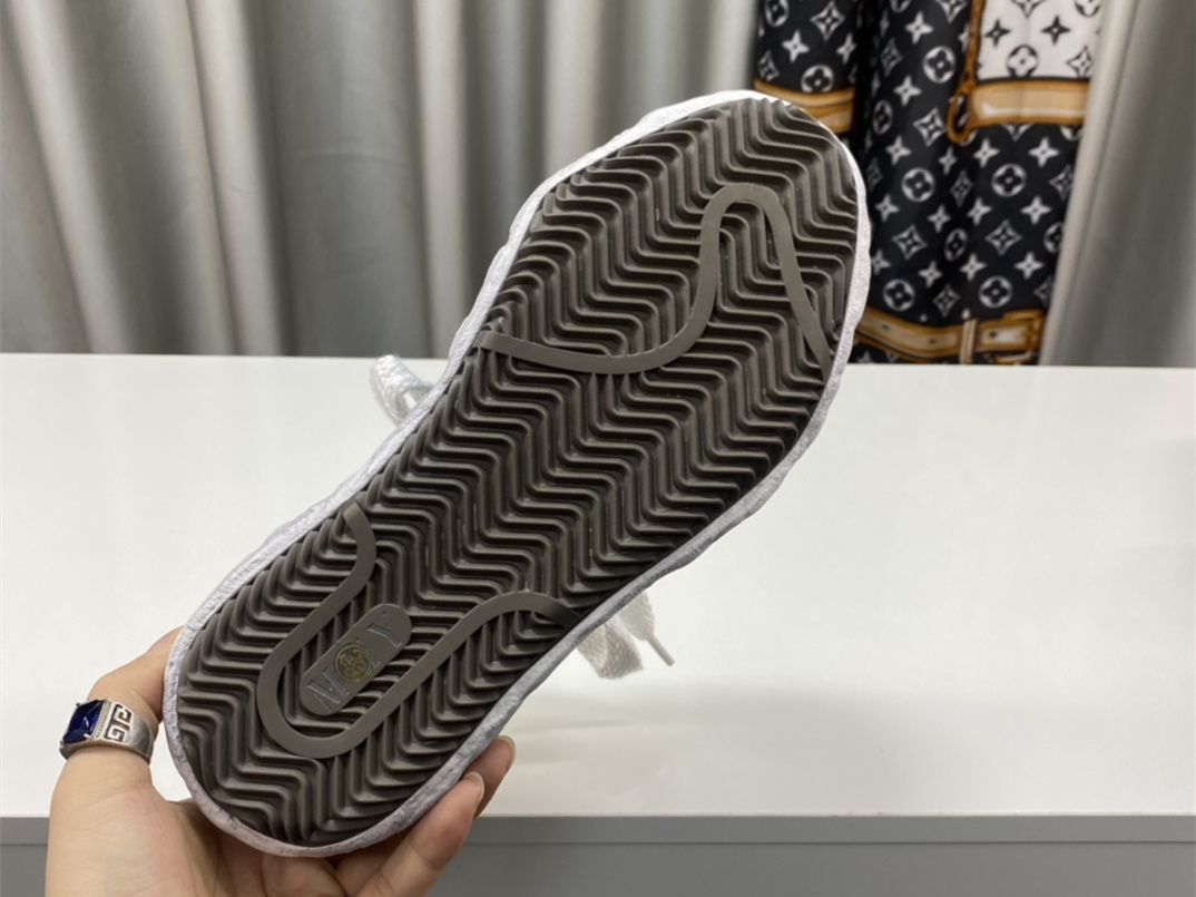 Maison Mihara Yasuhiro Low-Top Sneakers MMY-024