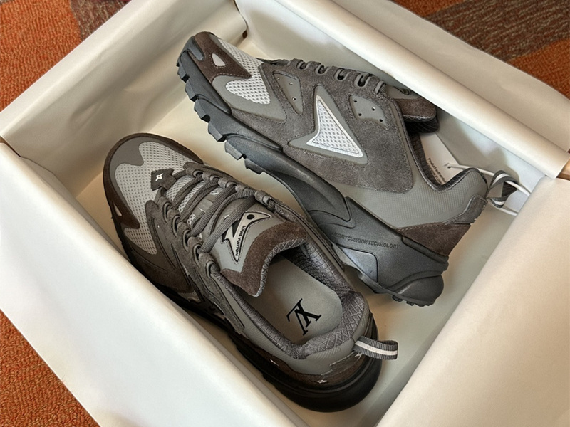 LV Runner Tatic Sneaker