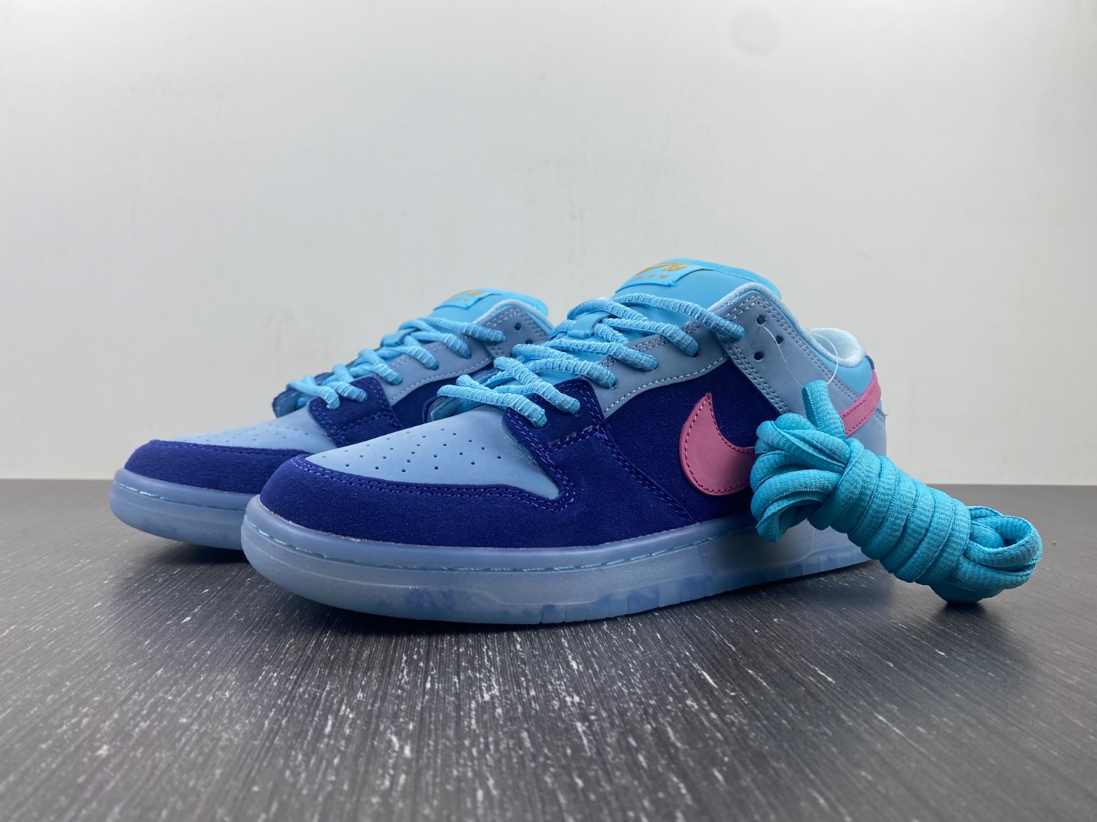 Run The Jewels x Nike SB Dunk Low DO9404-400