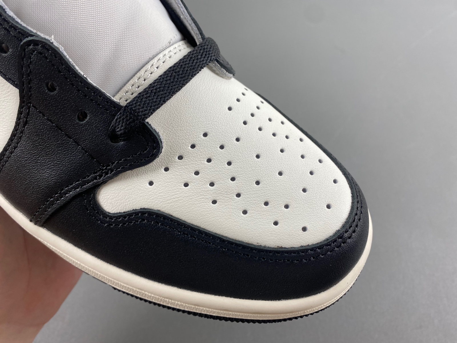 Air Jordan 1 Low OG “Mocha”    CZ0790-102