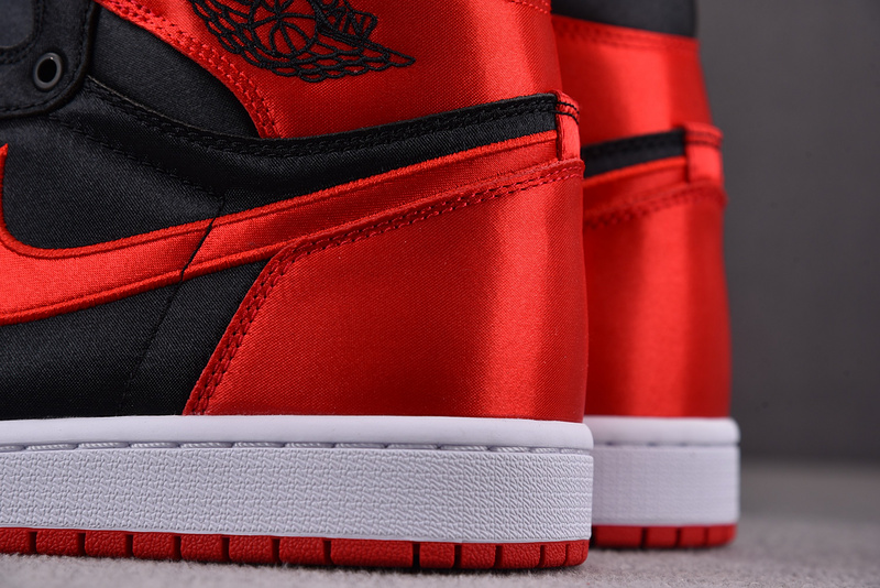 Air Jordan 1 High OG WMNS Satin Bred FD4810-061
